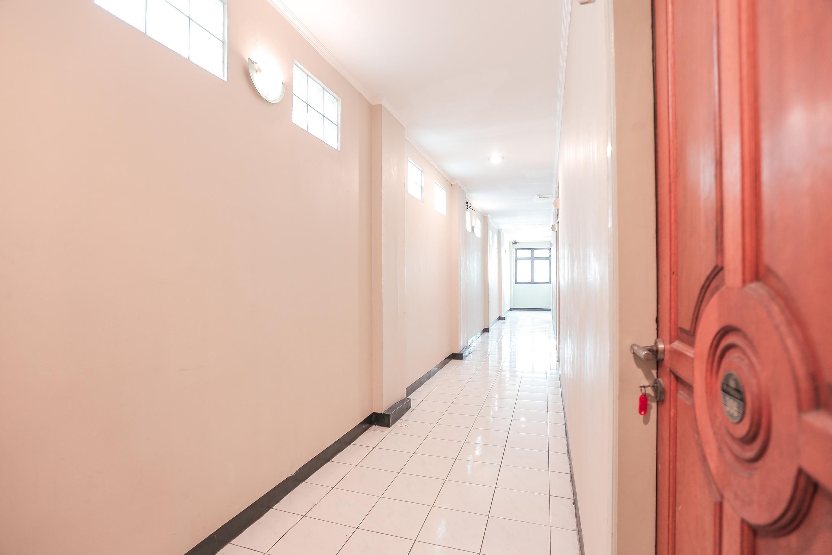Oyo 117 Blueberry Homestay Джакарта Экстерьер фото