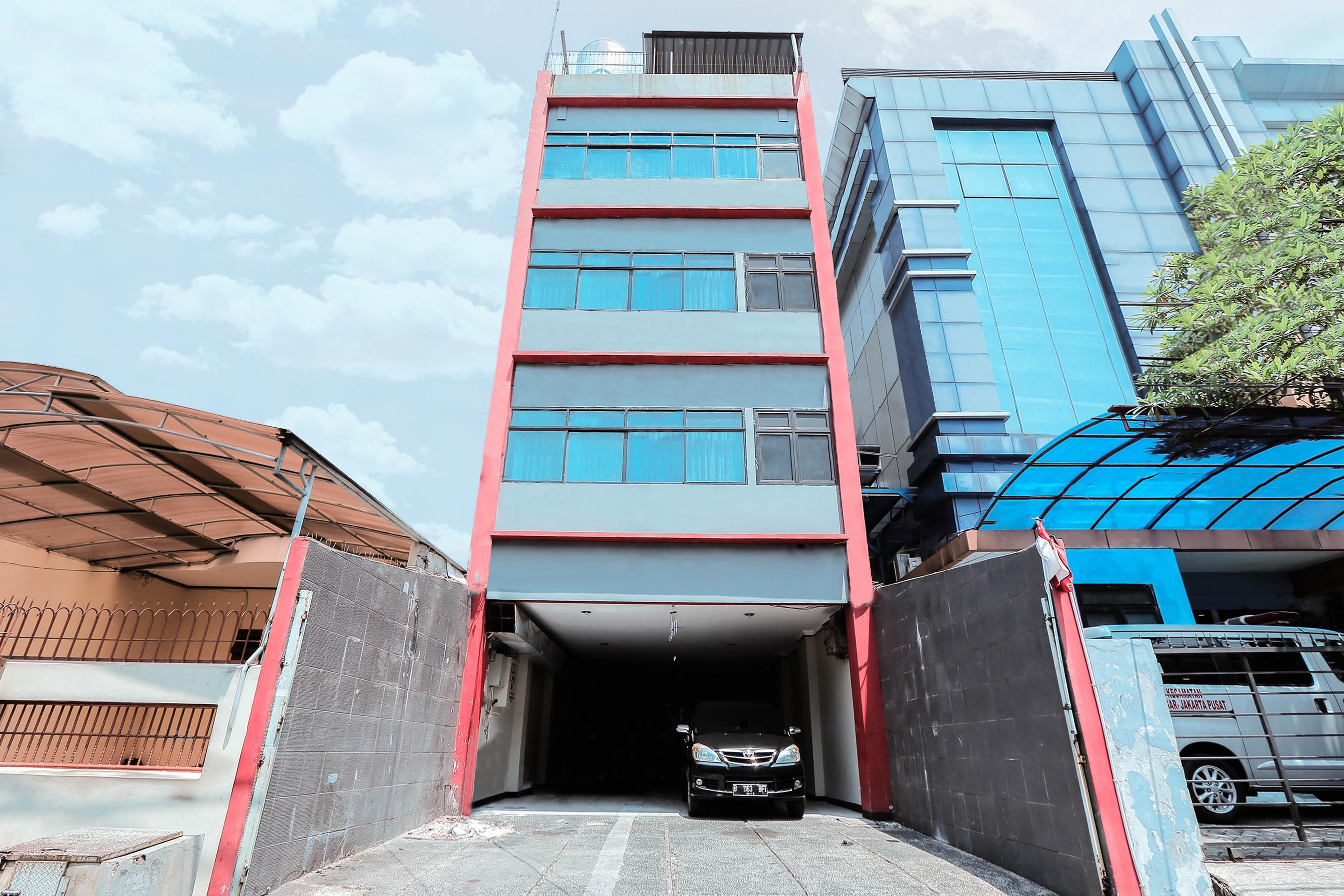 Oyo 117 Blueberry Homestay Джакарта Экстерьер фото