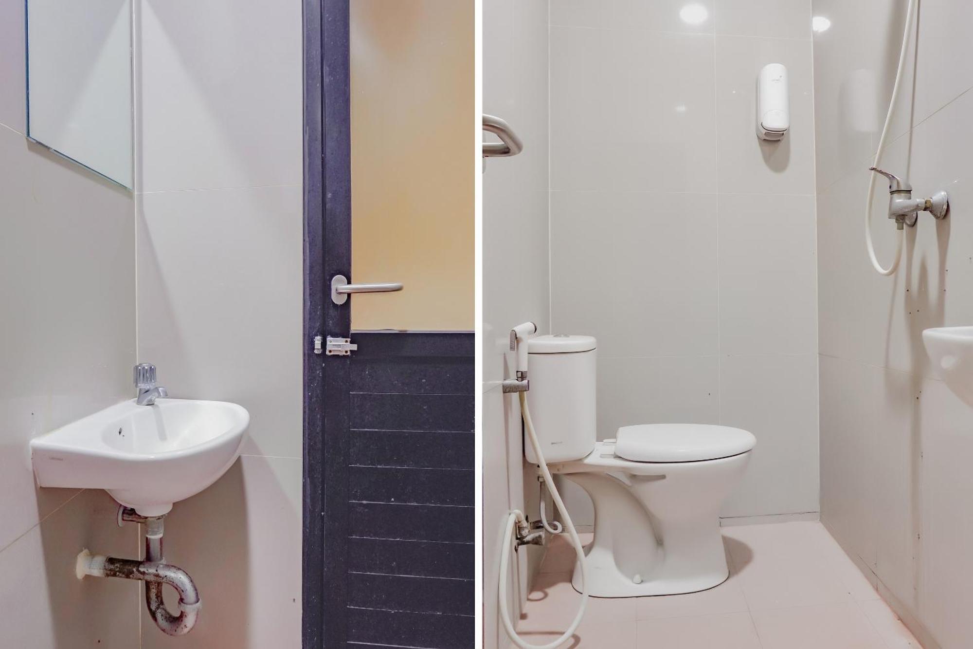 Oyo 117 Blueberry Homestay Джакарта Экстерьер фото