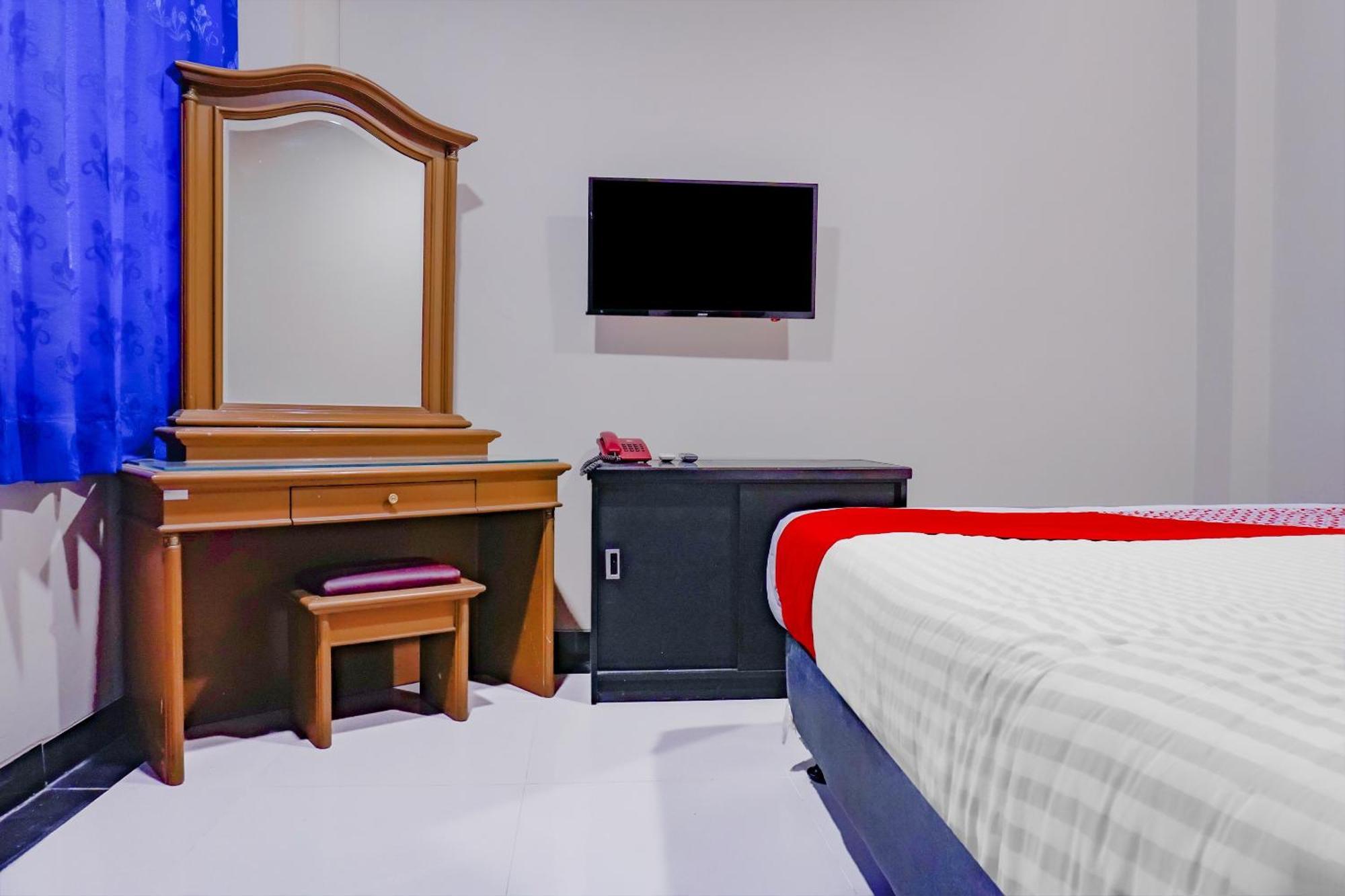 Oyo 117 Blueberry Homestay Джакарта Экстерьер фото