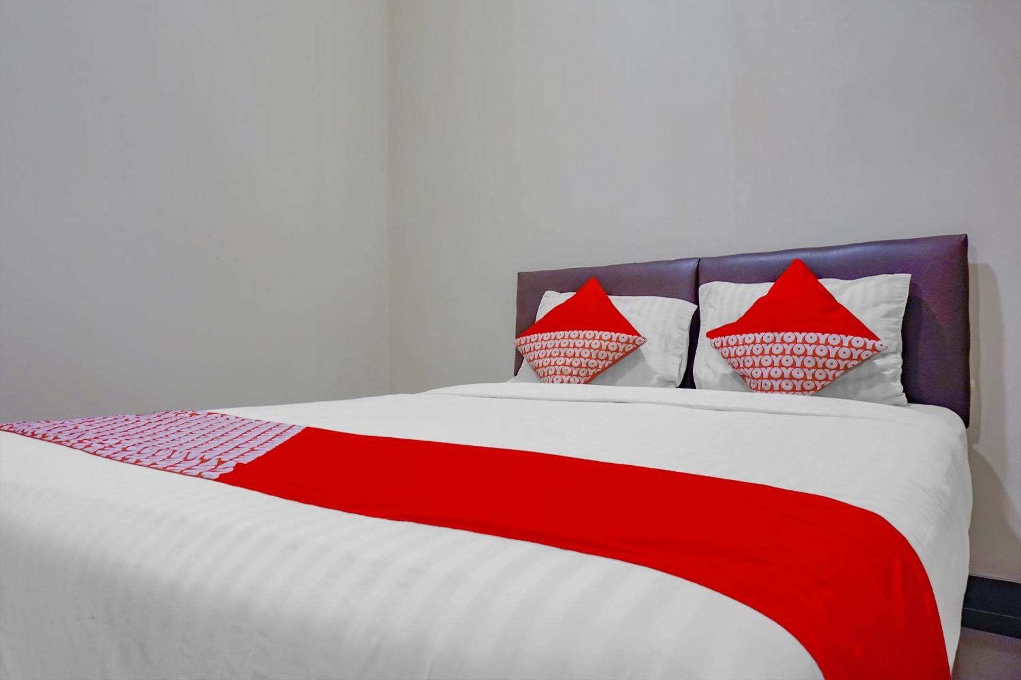 Oyo 117 Blueberry Homestay Джакарта Экстерьер фото