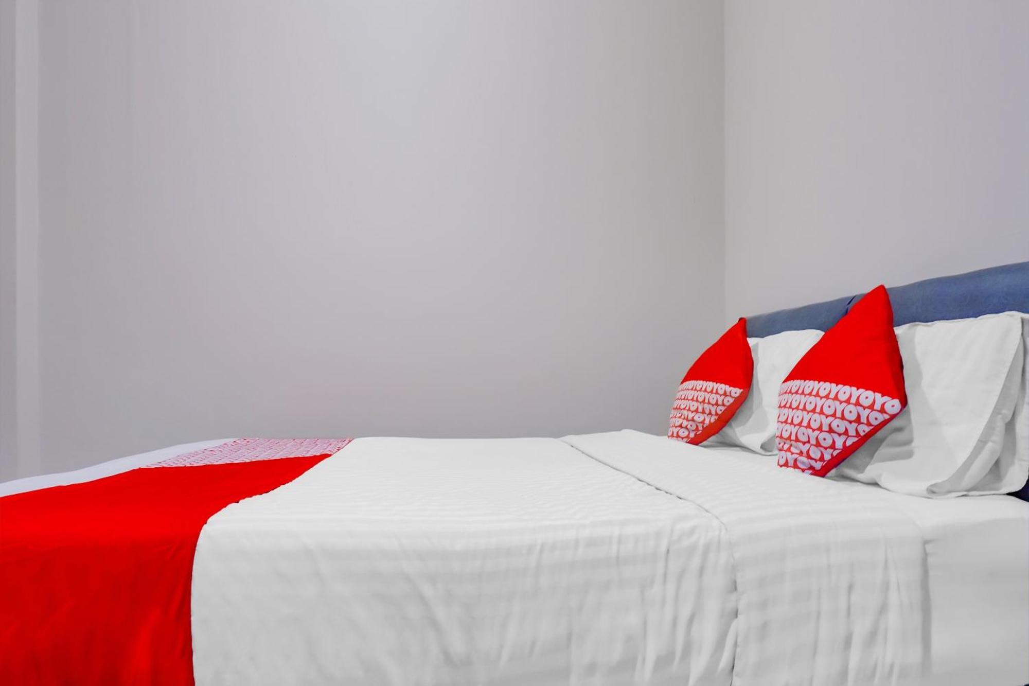 Oyo 117 Blueberry Homestay Джакарта Экстерьер фото