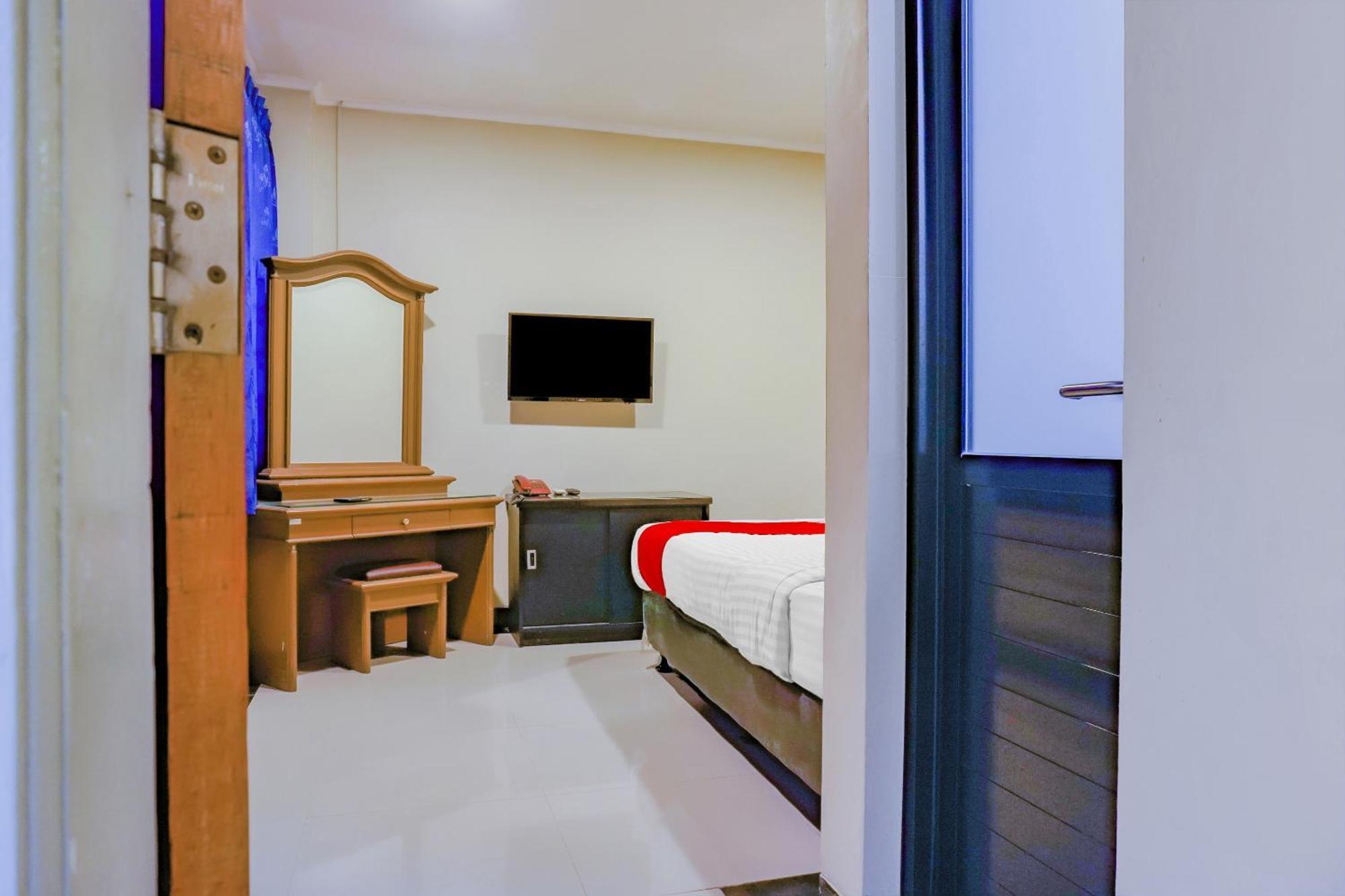 Oyo 117 Blueberry Homestay Джакарта Экстерьер фото