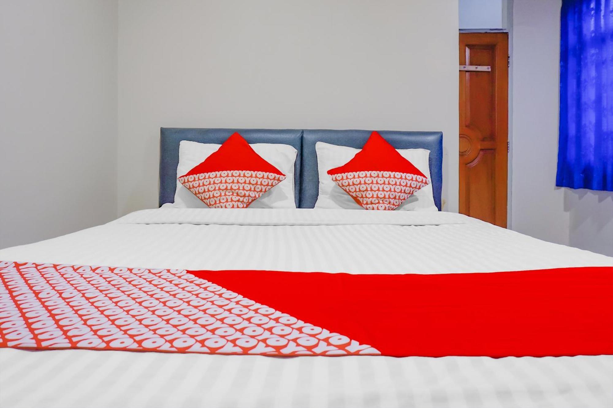 Oyo 117 Blueberry Homestay Джакарта Экстерьер фото