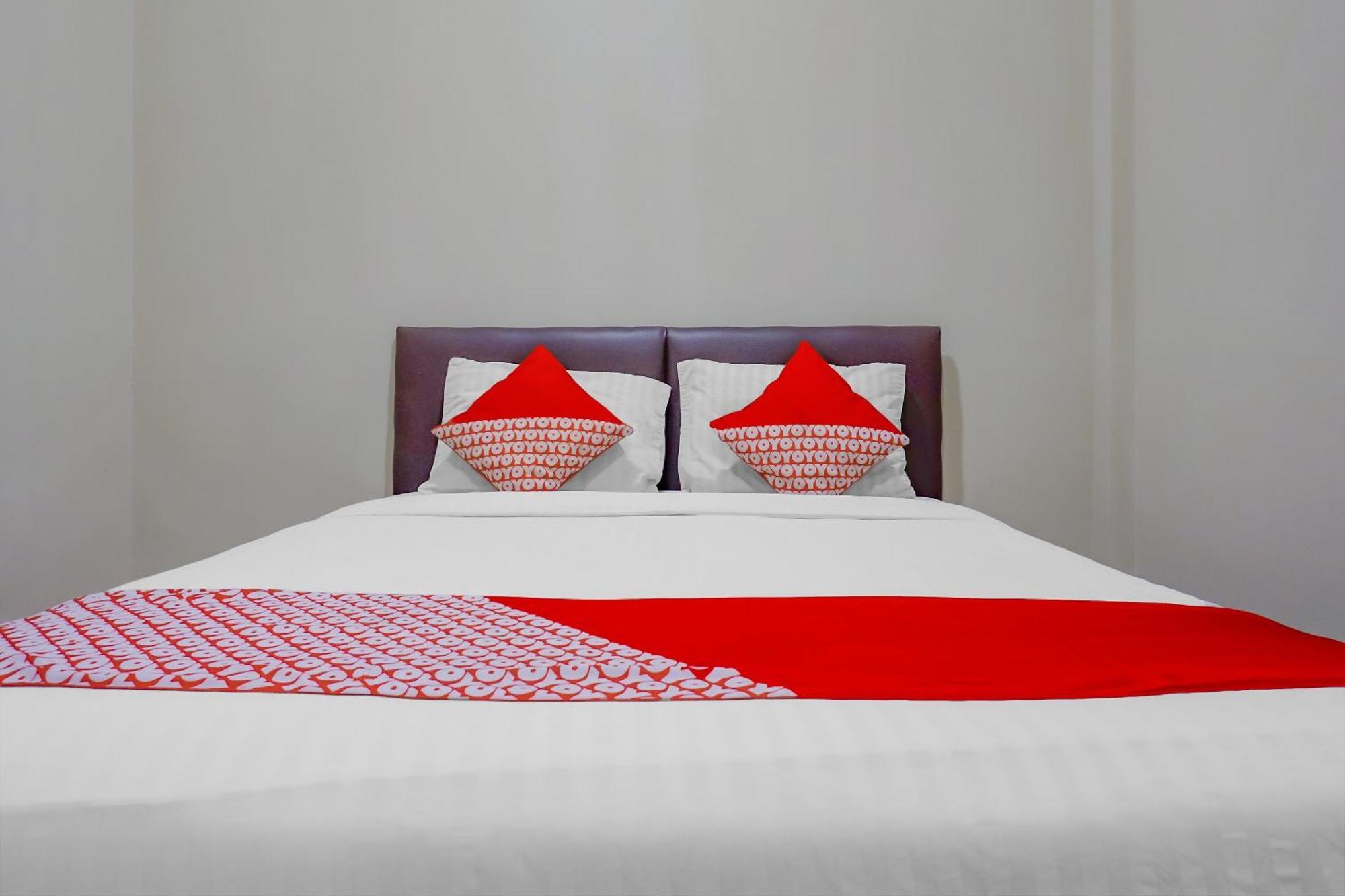 Oyo 117 Blueberry Homestay Джакарта Экстерьер фото