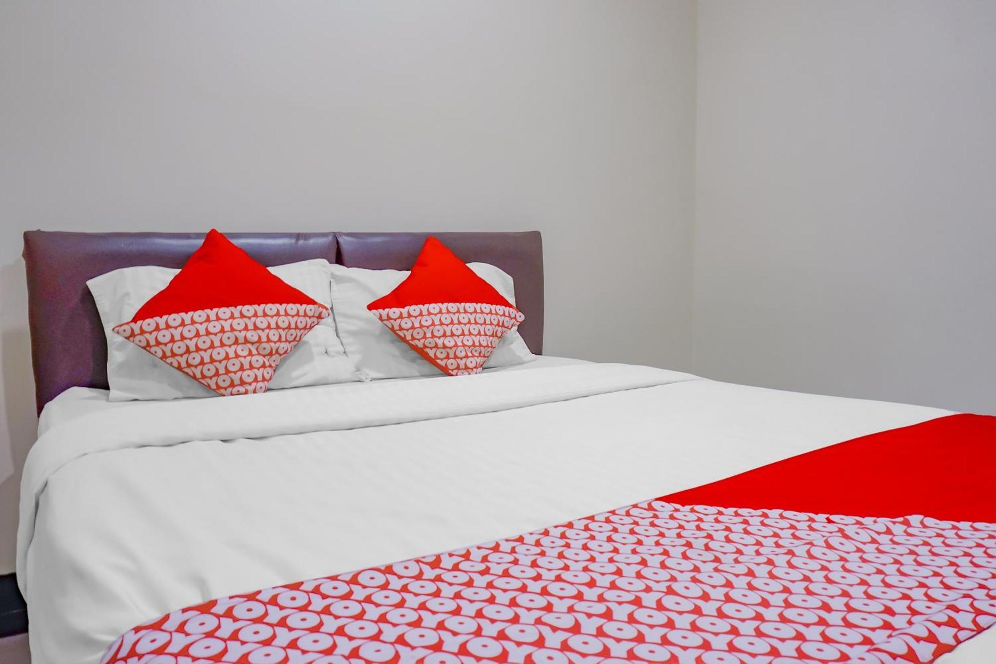 Oyo 117 Blueberry Homestay Джакарта Экстерьер фото