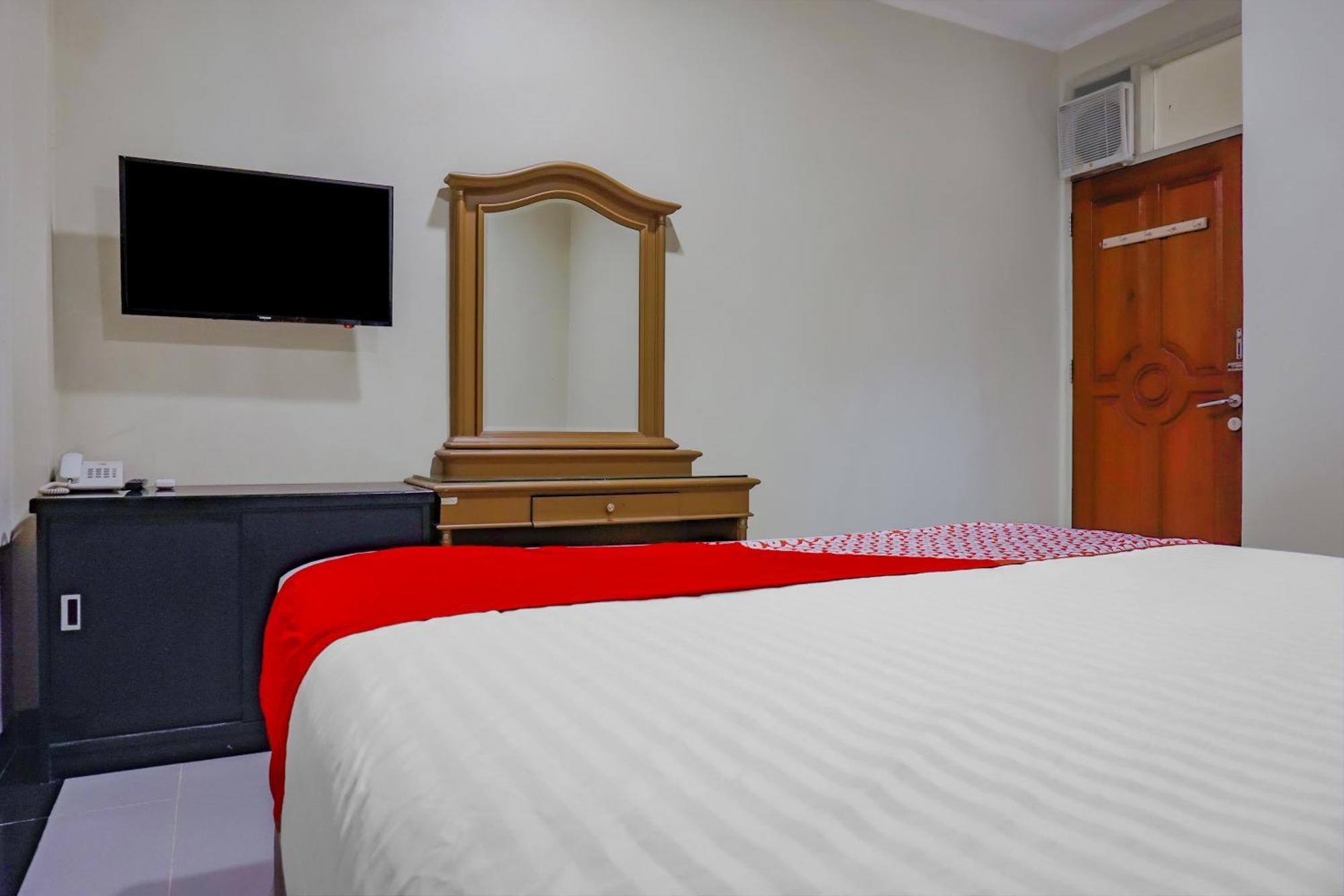 Oyo 117 Blueberry Homestay Джакарта Экстерьер фото