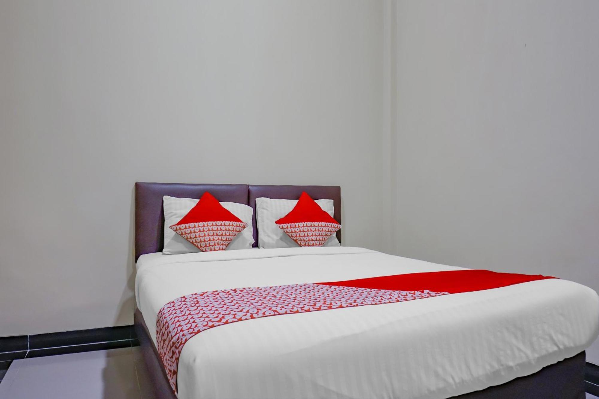 Oyo 117 Blueberry Homestay Джакарта Экстерьер фото