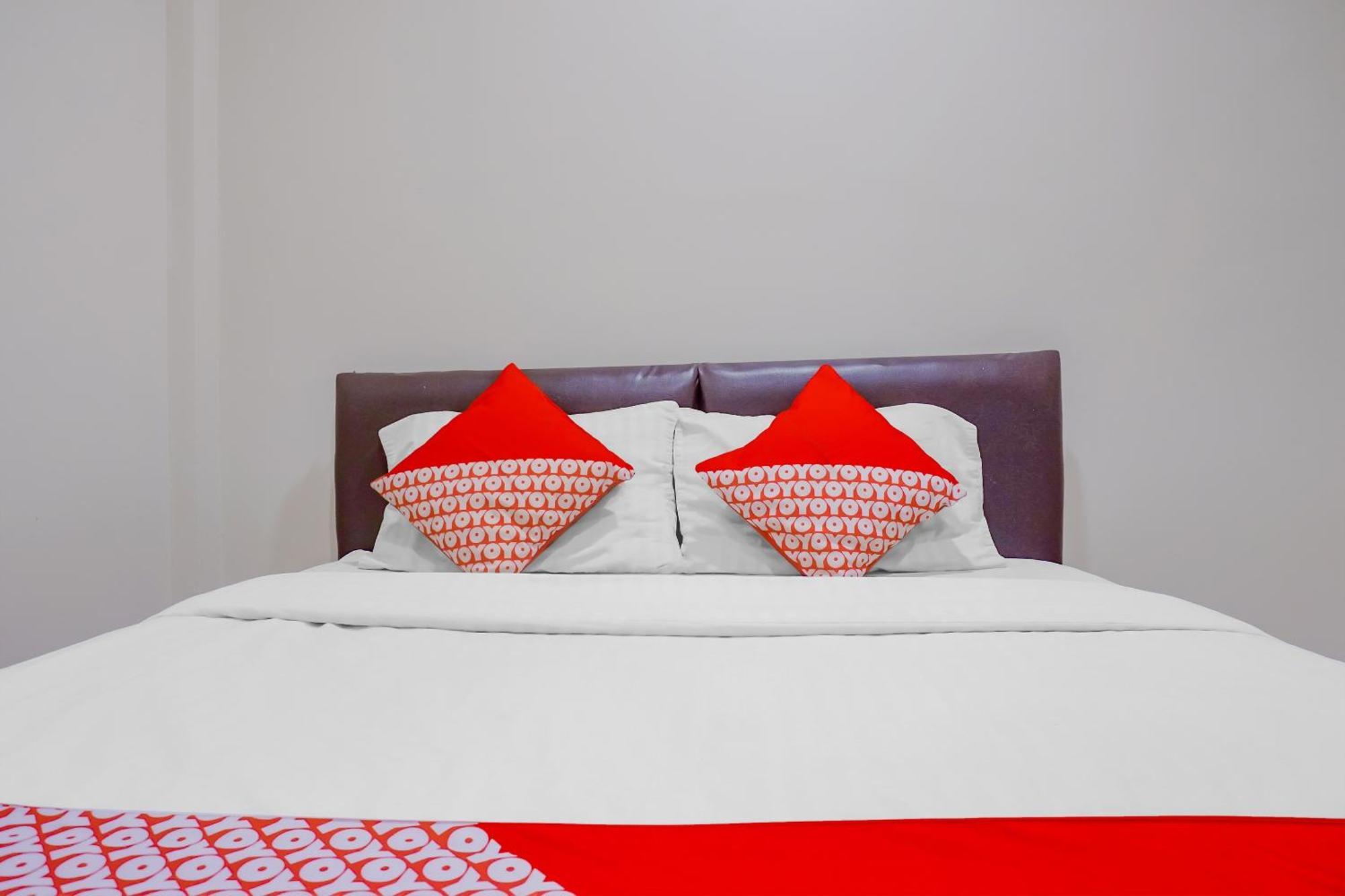 Oyo 117 Blueberry Homestay Джакарта Экстерьер фото