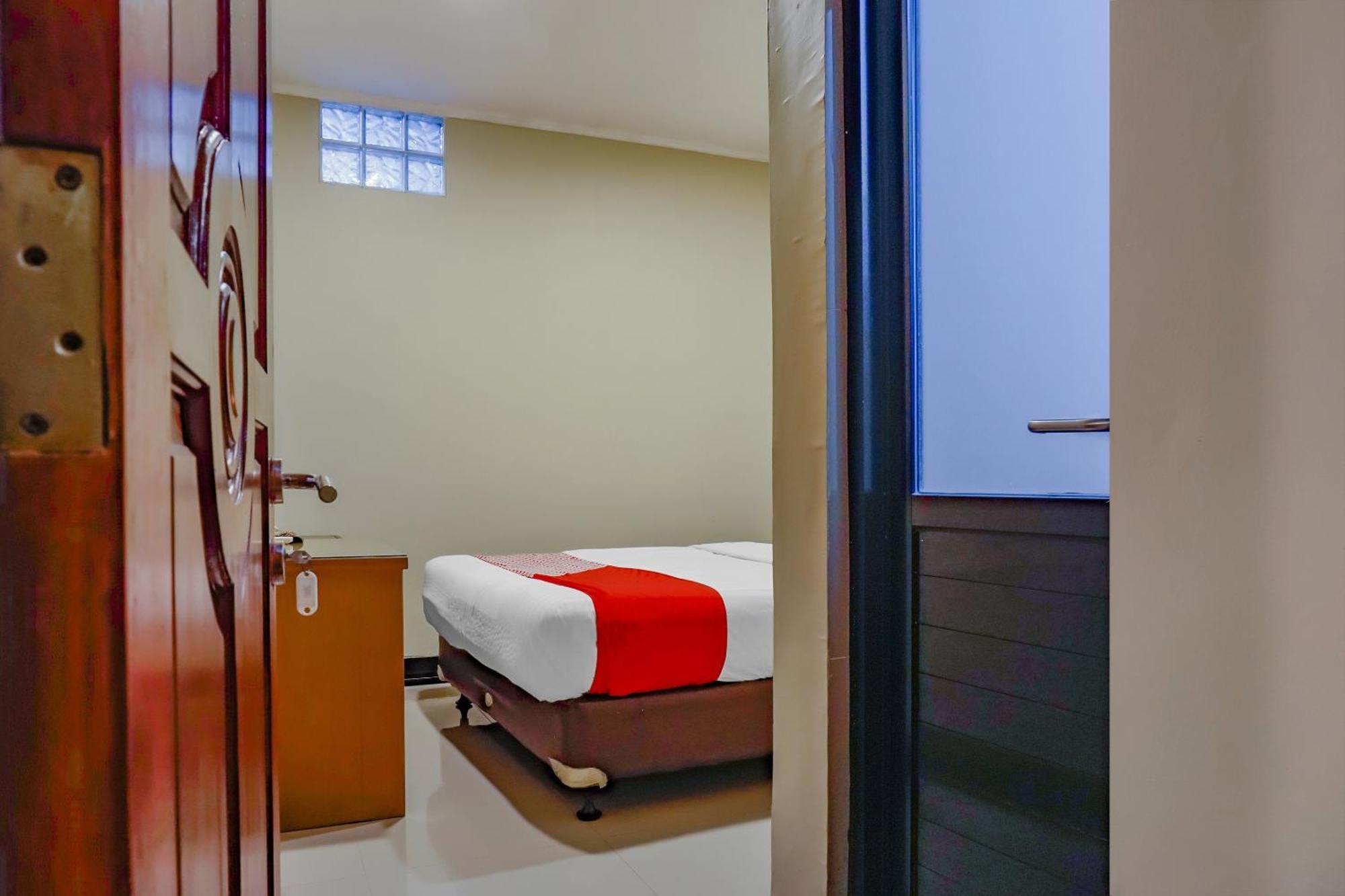Oyo 117 Blueberry Homestay Джакарта Экстерьер фото