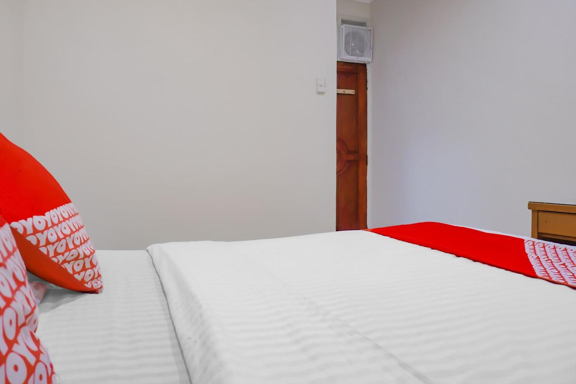 Oyo 117 Blueberry Homestay Джакарта Экстерьер фото